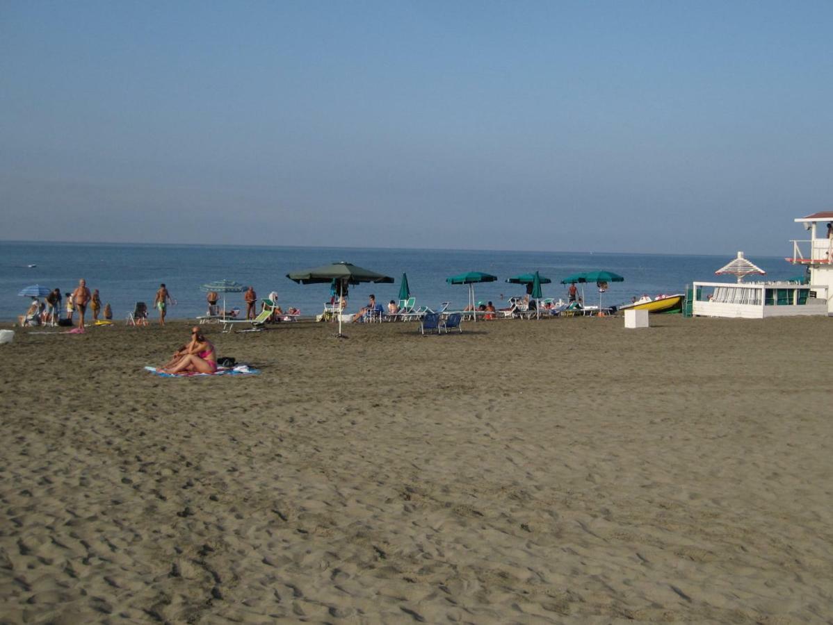 Happy House Mare Di Roma Villa Ostia Buitenkant foto